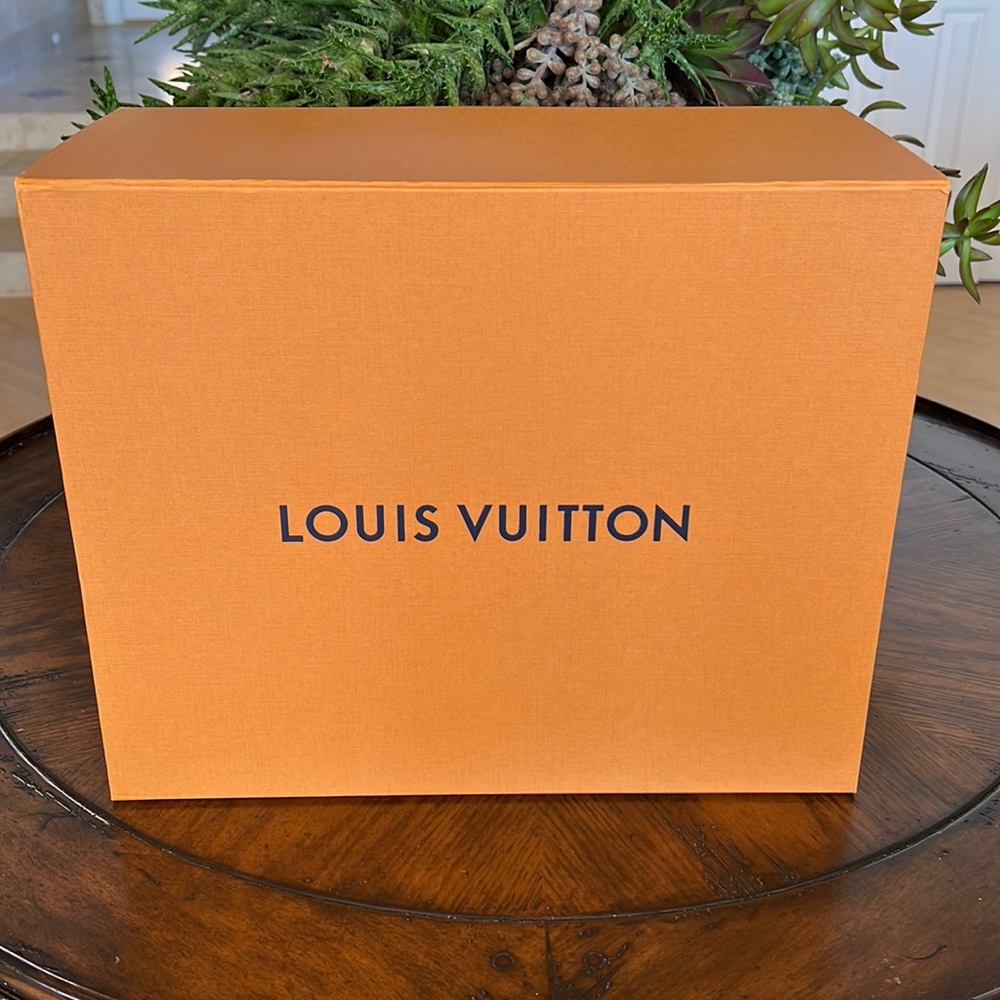 Authentic Louis Vuitton Gift Staging Storage Magnetic Box EUC